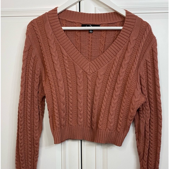 EUC Love Tree Size Large Women’s Cropped V Neck Cable Knit Sweater Rose Colour - Picture 2 of 9